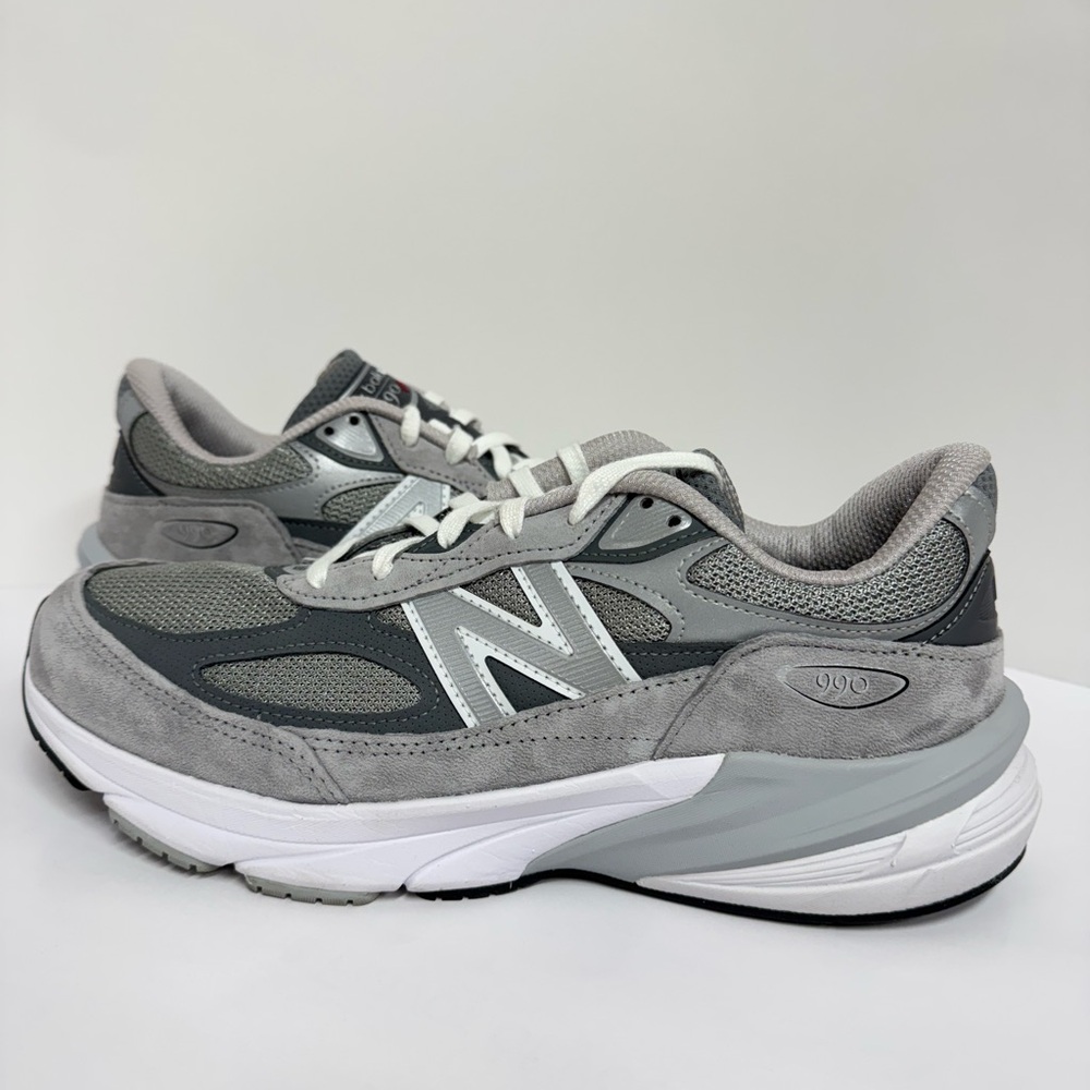 New Balance M990GL6 size 9.5 D - preowned, but minimal wear